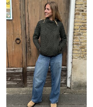 Cardigan femme irlandaise en laine mérinos kaki à zip asymétrique
