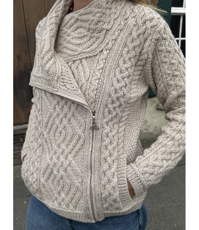 Veste cardigan femme irlandaise en laine mérinos à zip asymétrique beige