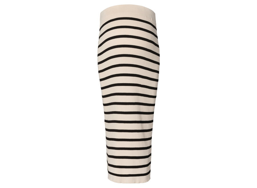 Kolari knit skirt over the belly stripe