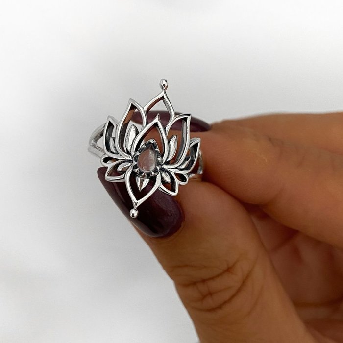 White Lotus ring - maansteen