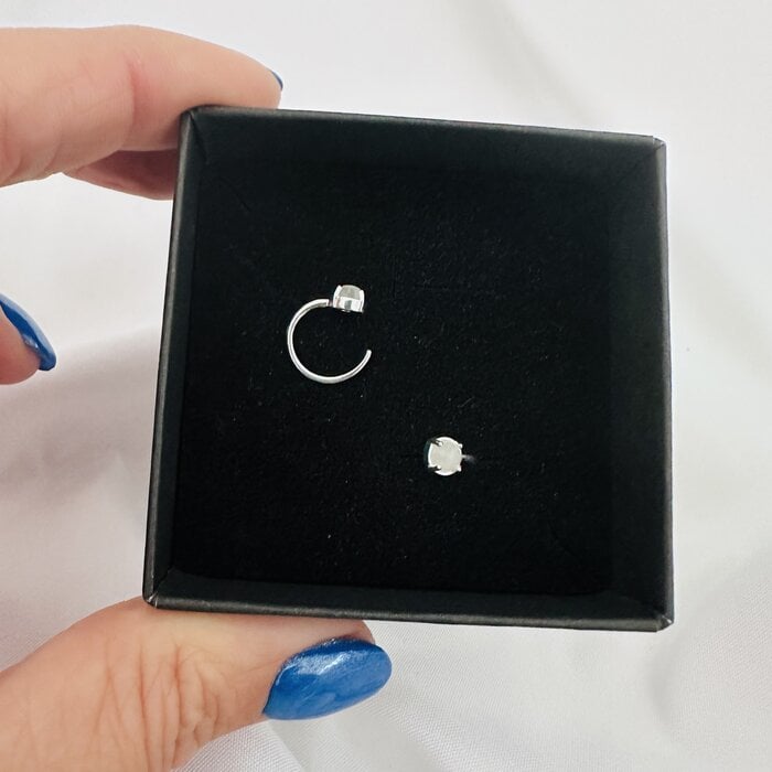 Huggie oorbellen Moonstone - 925 zilver
