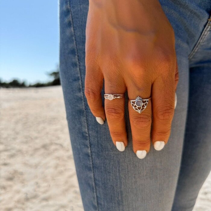 Moonstone ring Aya - 925 zilver