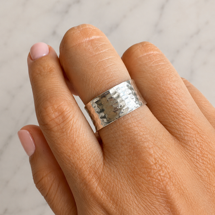 Hammered ring maat 19