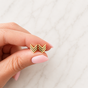 Chevron studs - goldplated