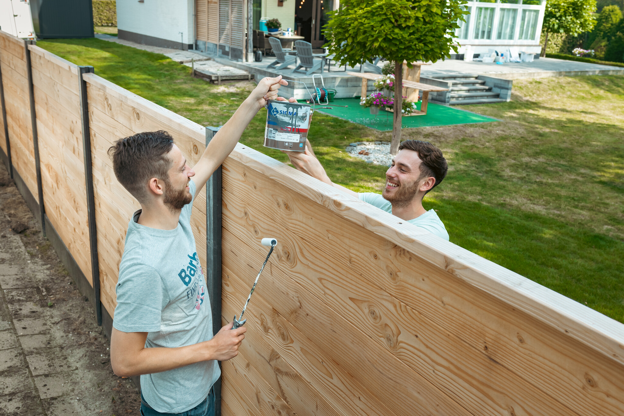 Onbehandeld hout buiten een nieuwe verflaag geven Onbehandeld hout buiten een nieuwe verflaag geven