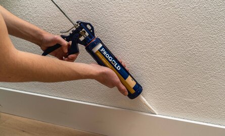 Kit overschilderen: zo pak je het aan voor een strak resultaat