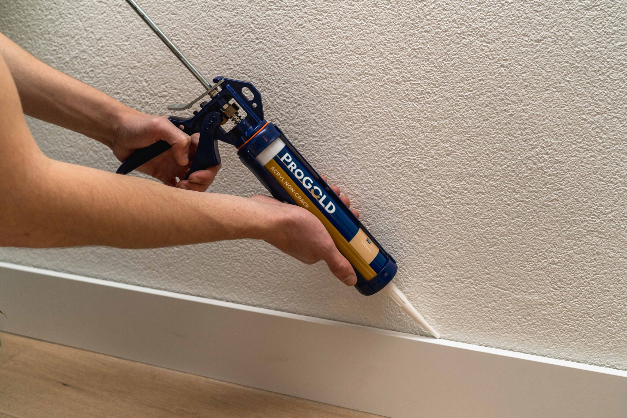 Kit overschilderen: zo pak je het aan voor een strak resultaat