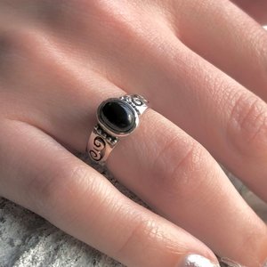 medaillewinnaar Elegantie zonsondergang Onyx ring kopen? [Ruim assortiment] - Leelavadee Jewelry