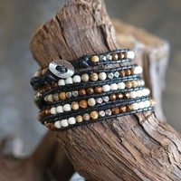 Wrap armband Cinco bruin wit Wrap armband Cinco bruin wit