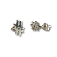 Zilveren oorknopjes #Hashtag Zilveren oorknopjes #Hashtag