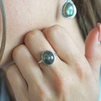 Zilveren ring Labradoriet Lily Zilveren ring Labradoriet Lily