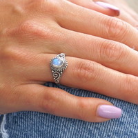 Zilveren ring maansteen Amy Zilveren ring maansteen Amy