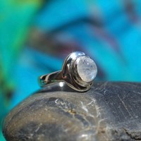 Zilveren ring maansteen Manou Zilveren ring maansteen Manou