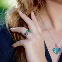 Bewerkte Bali style zilveren ring Malachiet Bewerkte Bali style zilveren ring Malachiet