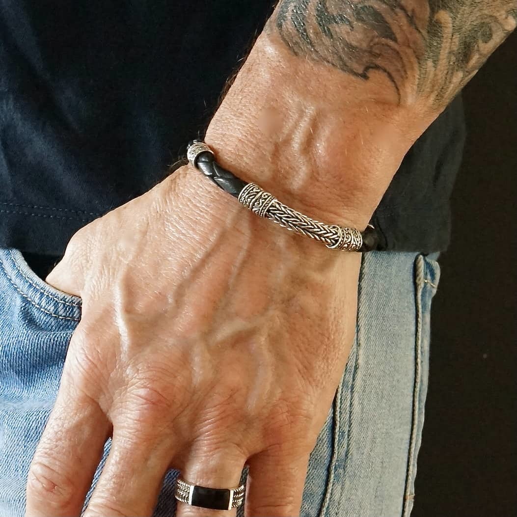 Misleidend huren probleem Bali style heren armband in zwart leer en 925 zilver - Leelavadee Jewelry