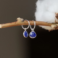 Zilveren hoop oorringen Blauwe Saffier Zilveren hoop oorringen Blauwe Saffier