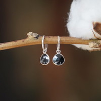 Zilveren hoop oorringen zwarte Spinel Zilveren hoop oorringen zwarte Spinel