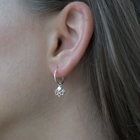 Zilveren oorbellen hoop Lotus Mother of pearl Zilveren oorbellen hoop Lotus Mother of pearl