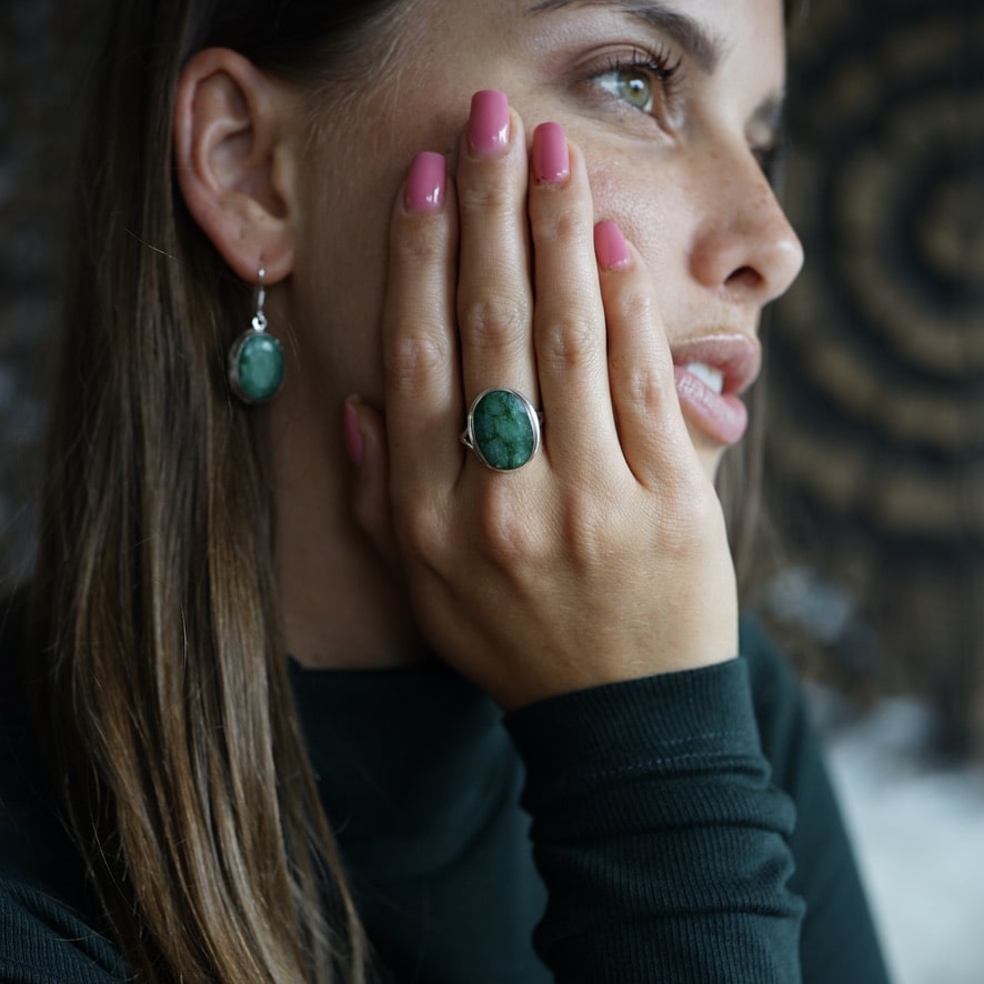 bad Nieuwjaar Snikken Zilveren ring met Smaragd Lusa - Leelavadee Jewelry