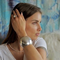 Brede zilveren hammered armband Brede zilveren hammered armband