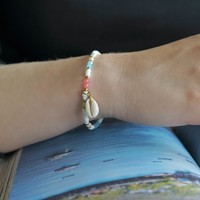 Armbandje cowrie shell pastel Armbandje cowrie shell pastel