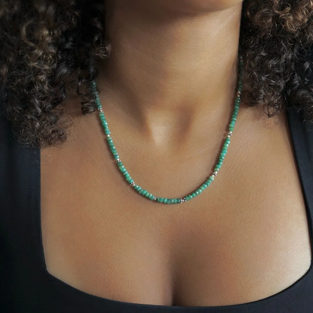 handgemaakte dames kettingen met edelstenen en symbolen van Leelavadee Jewelry