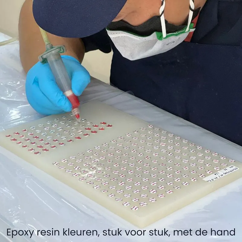 handgemaakte kindersieraden, met de hand ingekleurd