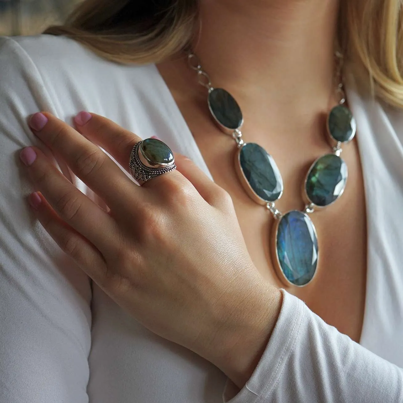Hoe draag je beschermende edelsteen sieraden?