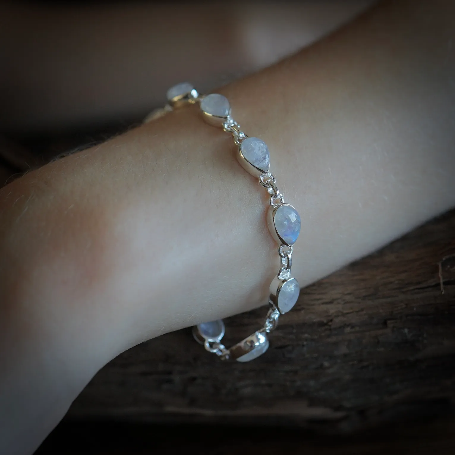 maansteen armband met zilveren schakels