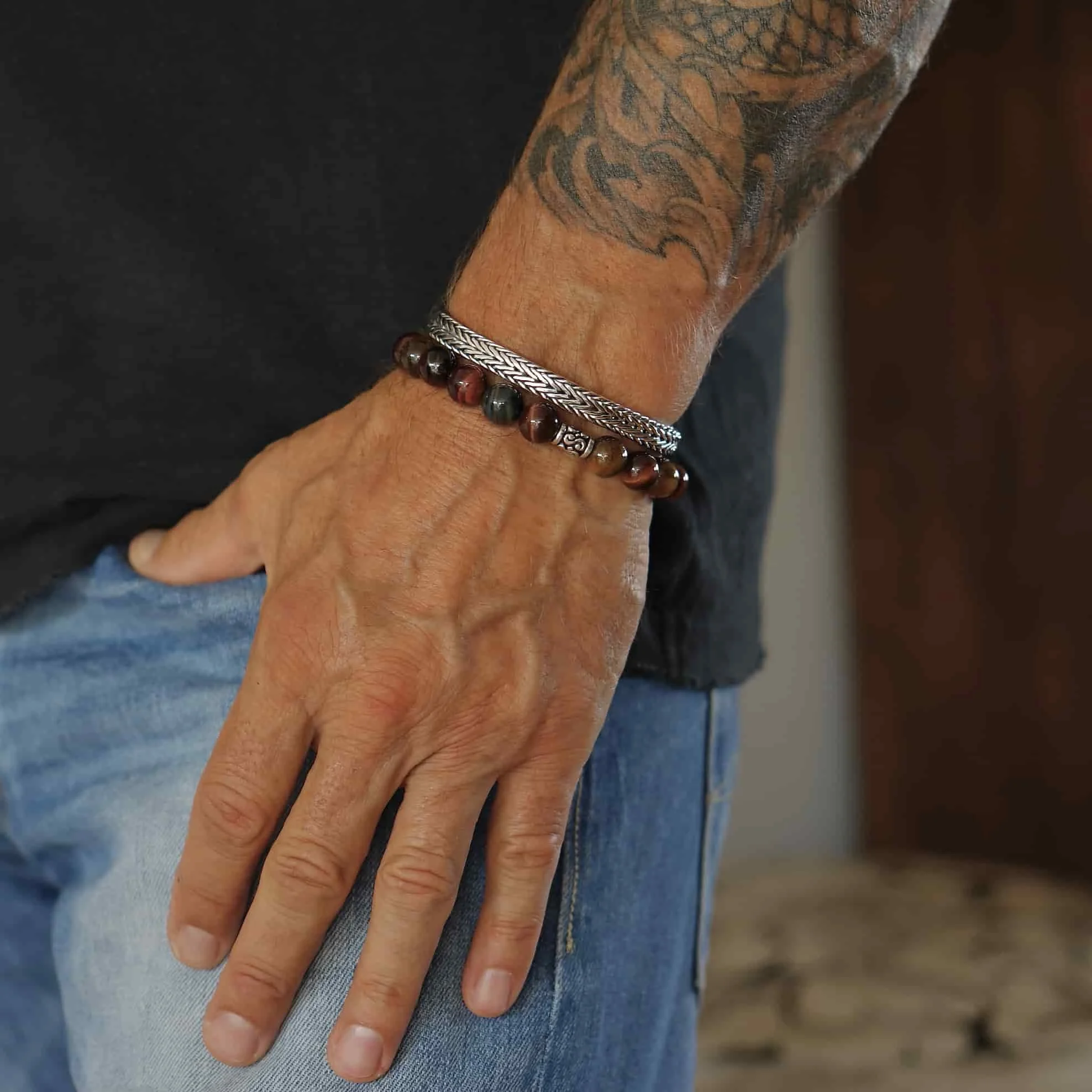 Zilveren armband heren combineren – minimalistisch zilver gecombineerd met kralen armband
