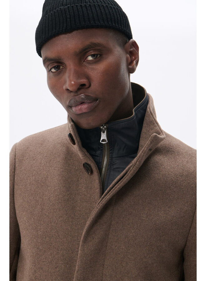 Matinique Harvey Short Walnut