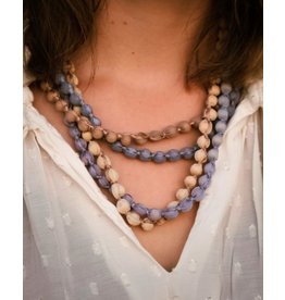 Soetkin Lange ketting - Gerlena - Light blue bolletjes