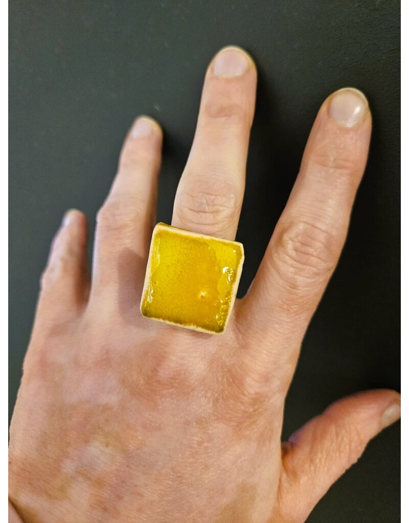 Ring in keramiek - geel vierkant