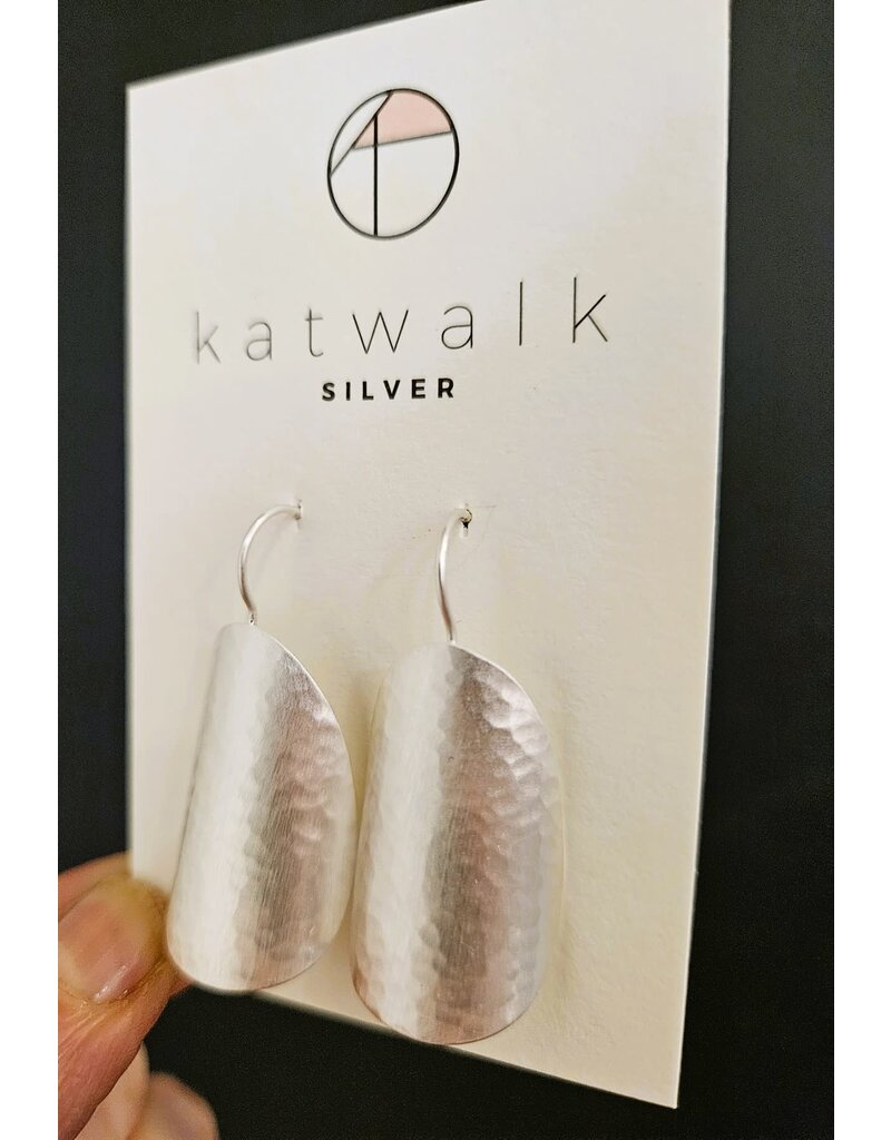 Katwalk Zilver Zilver oorhangers - gebogen ovalen gehamerd