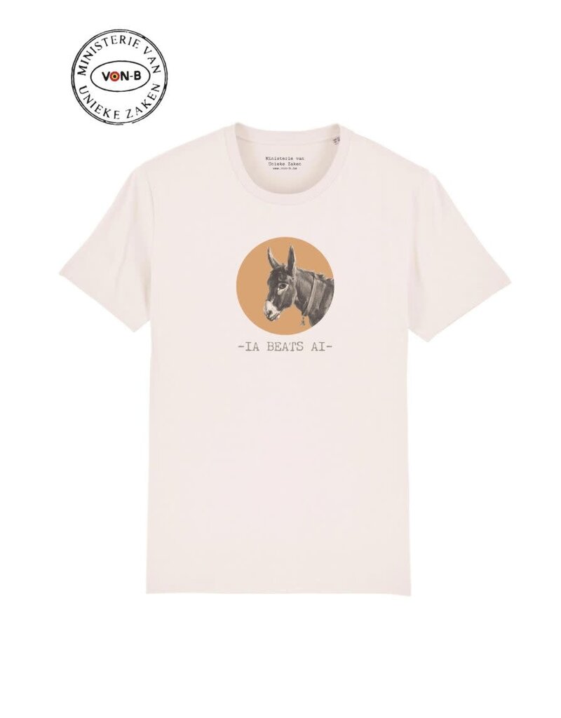 Ministerie van Unieke Zaken T-shirt 'IA beats AI'