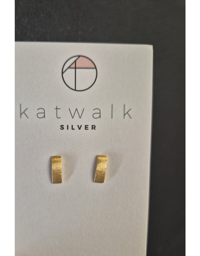 Katwalk Zilver Verguld zilver oorstekers - verticaal gebogen gehamerde plaatjes 1cm
