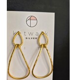Katwalk Zilver Oorstekers in verguld brass - open druppels geschakeld- 53mm lang