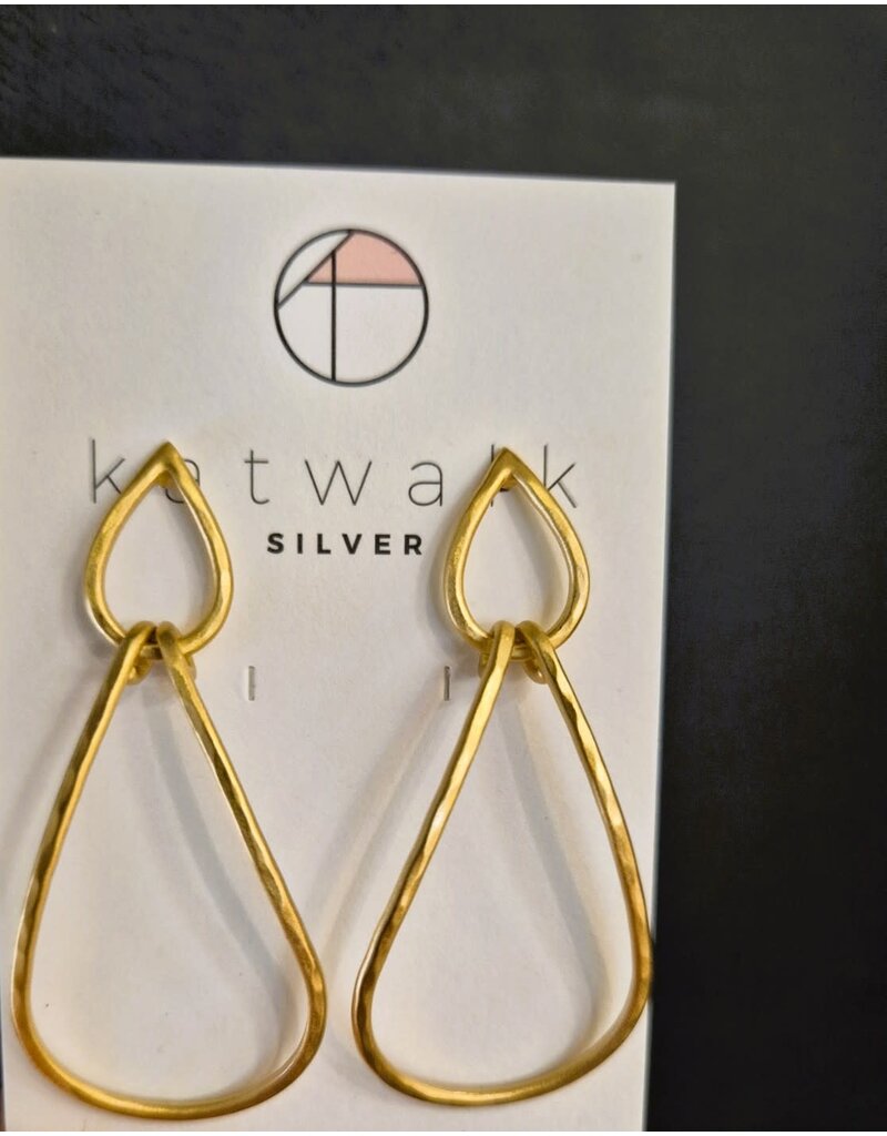 Katwalk Zilver Oorstekers in verguld brass - open druppels geschakeld- 53mm lang