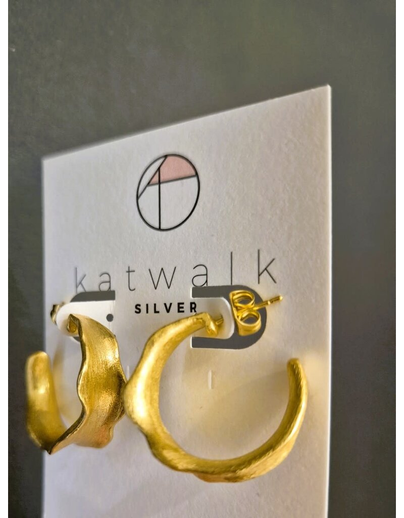 Katwalk Zilver Oorring-stekers in verguld brass - brede golven