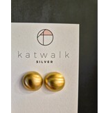 Katwalk Zilver Oorstekers in verguld brass - halve bol in 3D