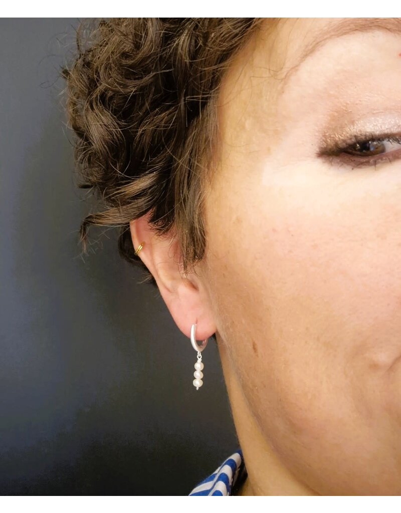 Katwalk Zilver Zilver oorringen met 3 pareltjes