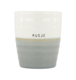Zusss Koffiemok 'kusje' grijsblauw/wit