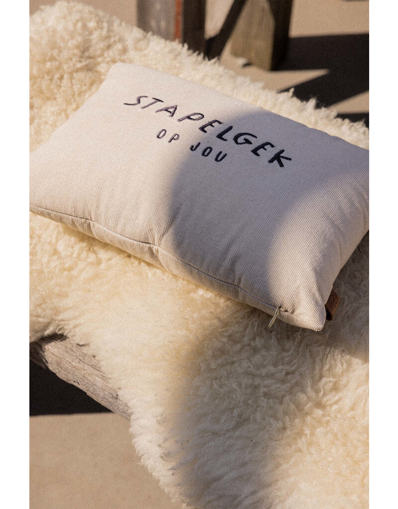 Zusss Kussen corduroy 'Stapelgek op jou'  35x25cm zand/antracietgrijs
