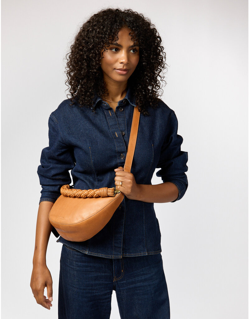 O MY BAG Leo  Wild Oak Soft Grain Leather met extra gevlochten riem