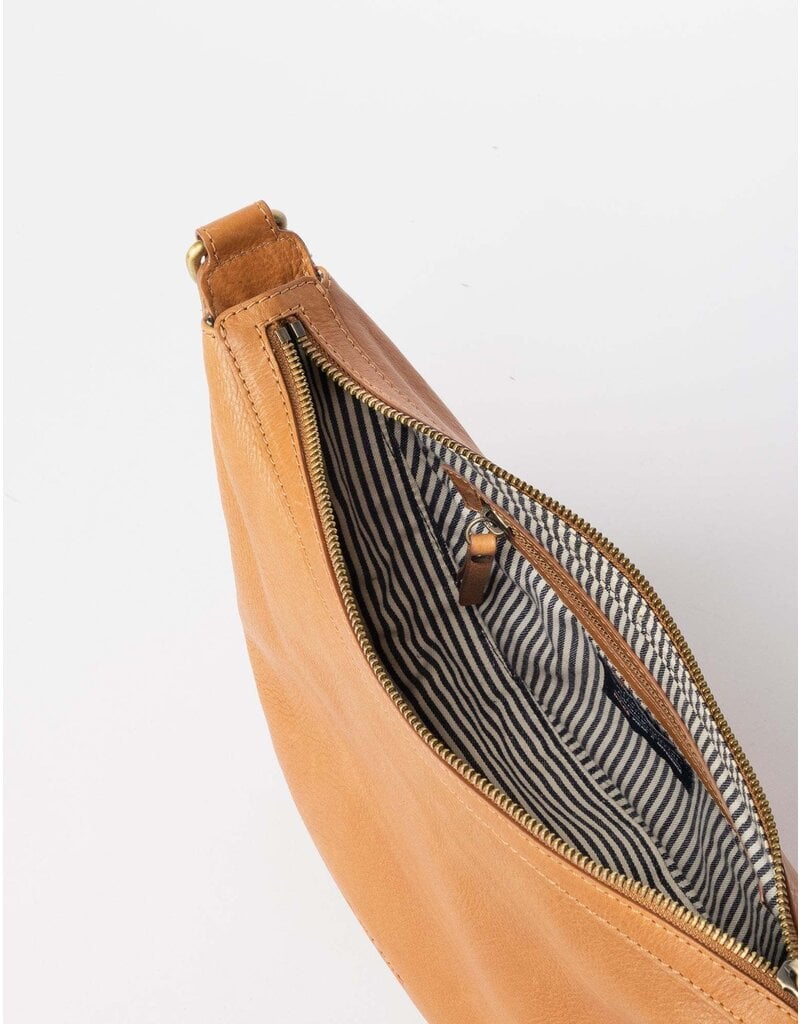 O MY BAG Leo Midi Wild Oak Soft Grain Leather met extra gevlochten riem