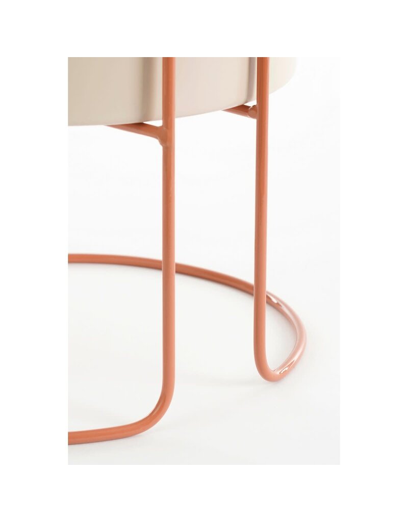 Mica Decorations Collins Bloempot op standaard - H33 x Ø22 cm - Metaal - Off-white -perzik
