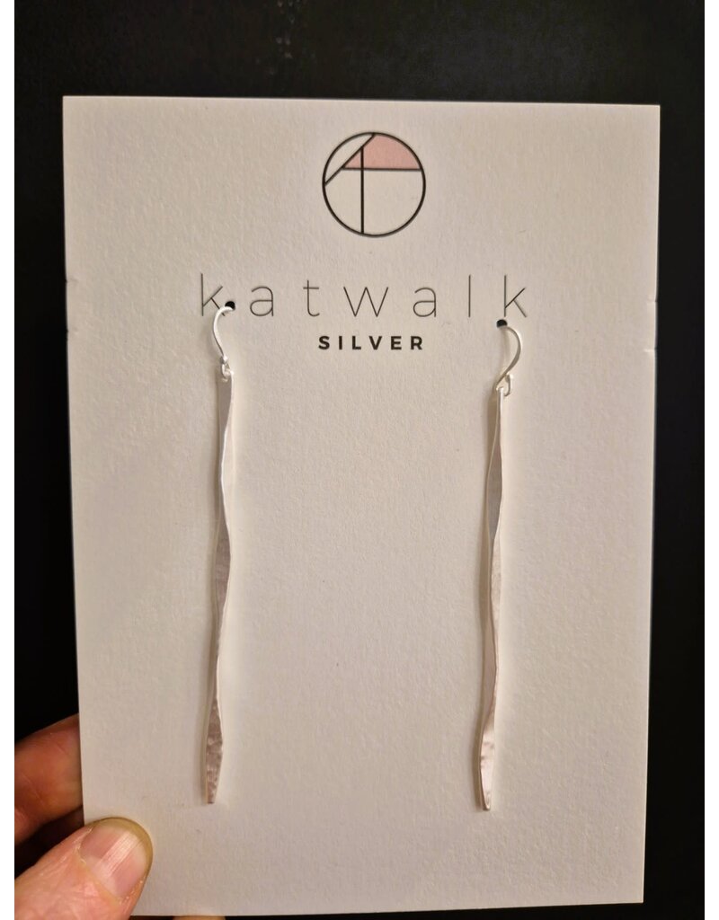 Katwalk Zilver Zilver oorhangers -gehamerde staaf  - gedraaid - 85 mm