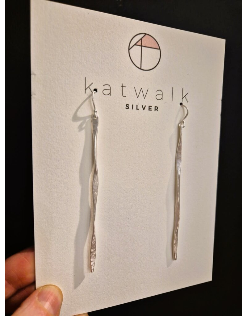 Katwalk Zilver Zilver oorhangers -gehamerde staaf  - gedraaid - 85 mm