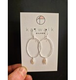 Katwalk Zilver Zilver oorhangers - fijn ovaal met pareltje