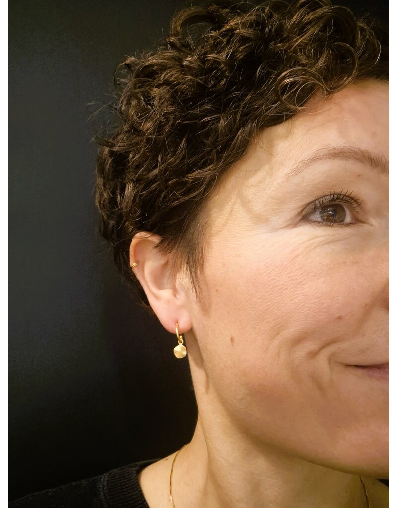 Katwalk Zilver Verguld zilver oorstekers - ringetje met bedeltje